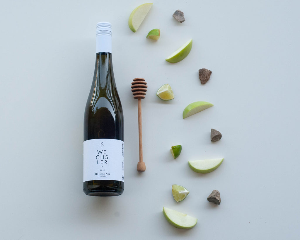 Visual wine tasting notes for K Wechsler Trocken Riesling - wine bottle with green apple, lime, wet stones and honey
